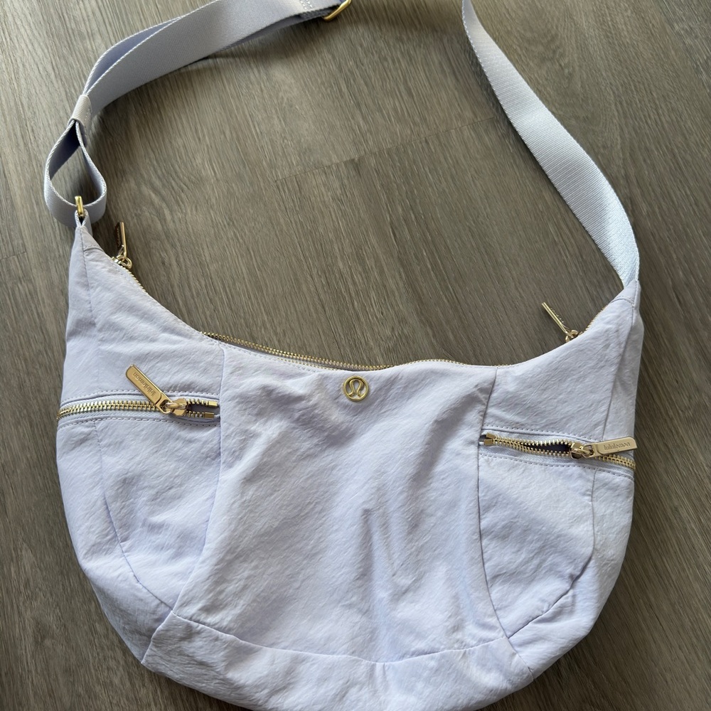 Lululemon slouchy sling bag 6L(Serene blue)